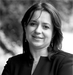 Agata Gemzik-Salwach - pracuje w Zakładzie Bankowości i Ubezpieczeń Katedry Finansów i Bankowości